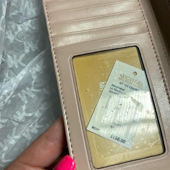 NWT MK Pebbled Leather Soft Pink Wallet - Picture 5 of 6